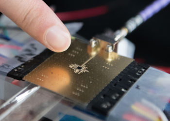 Low-heat radios could replace cable links in data centers